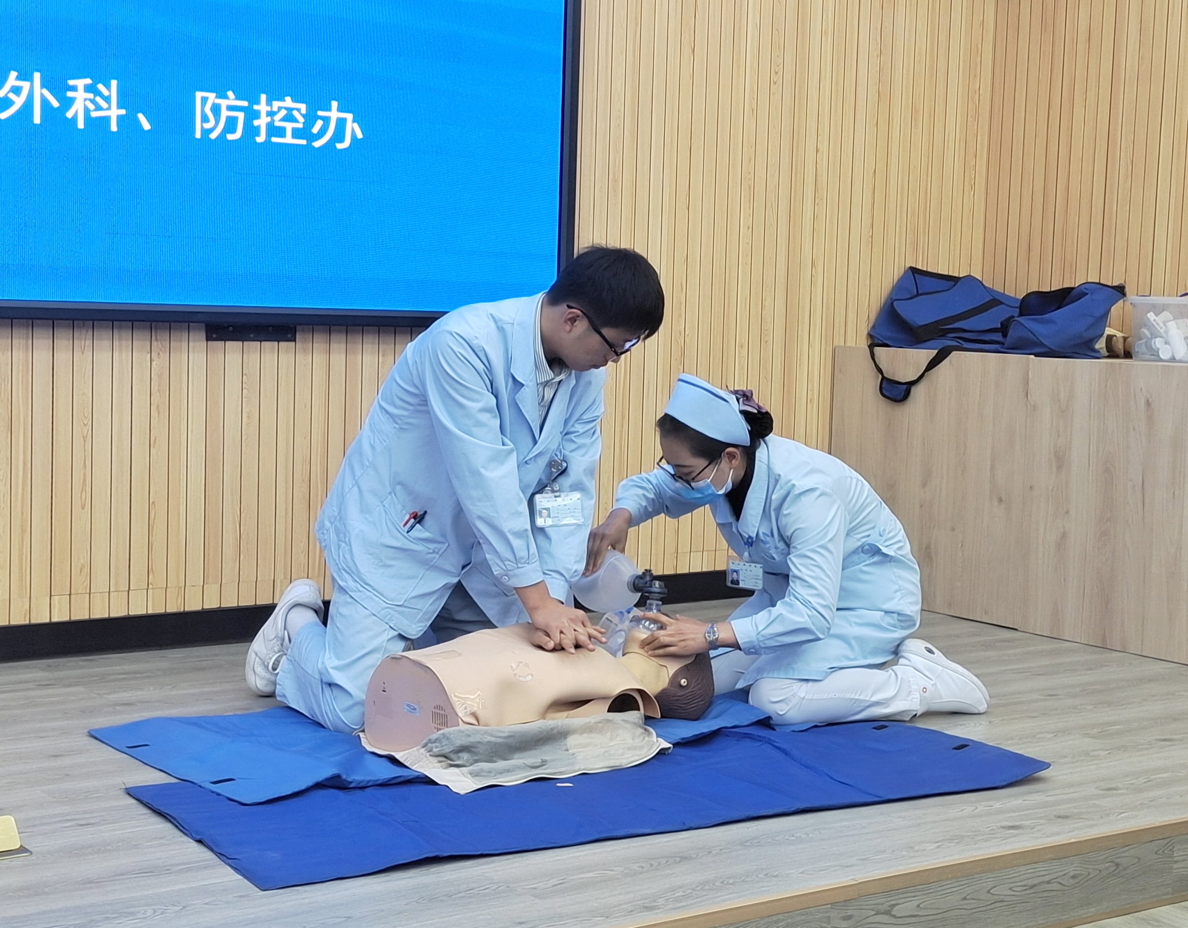 【保山安利醫(yī)院】醫(yī)務(wù)人員到保山城投建設(shè)發(fā)展（集體）有限公司開(kāi)展系列急救、防控知識(shí)培訓(xùn)